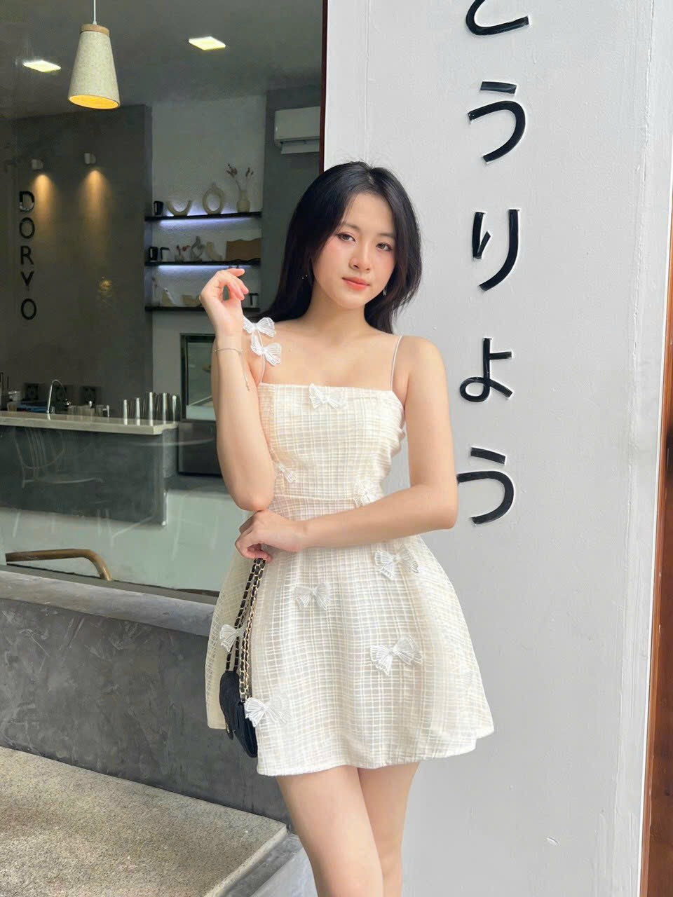 Set đầm 2 dây ren ô vuông đính hoa tỉ mỉ dự tiệc