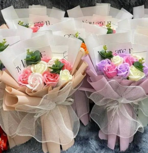 Bó Hoa Sáp Mix 3 Màu Và Lưới Bó Sóng Hanaflower