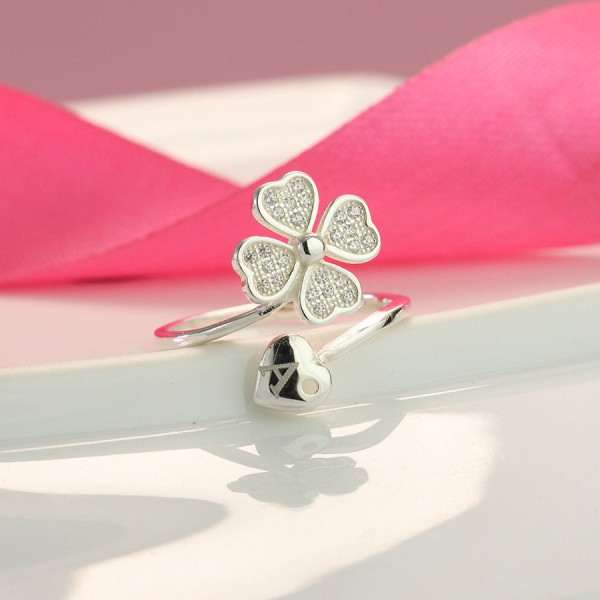 Nhẫn Titan nữ hình cỏ 4 lá may mắn