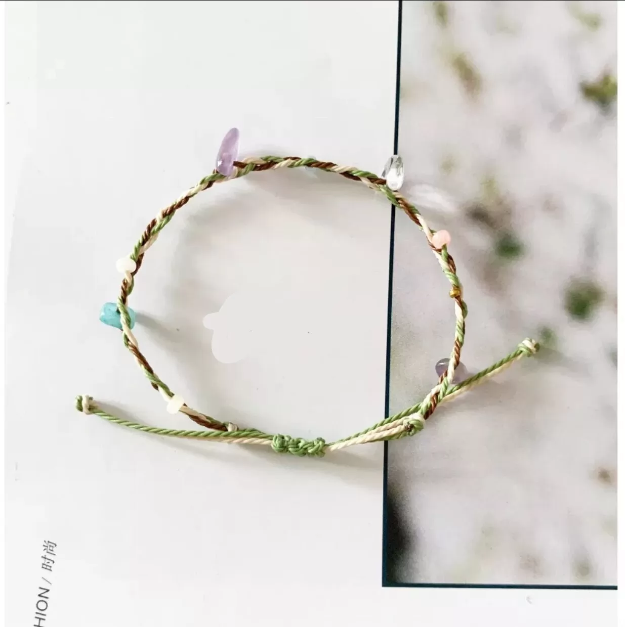 Vòng tay đá handmade dây sáp màu xanh