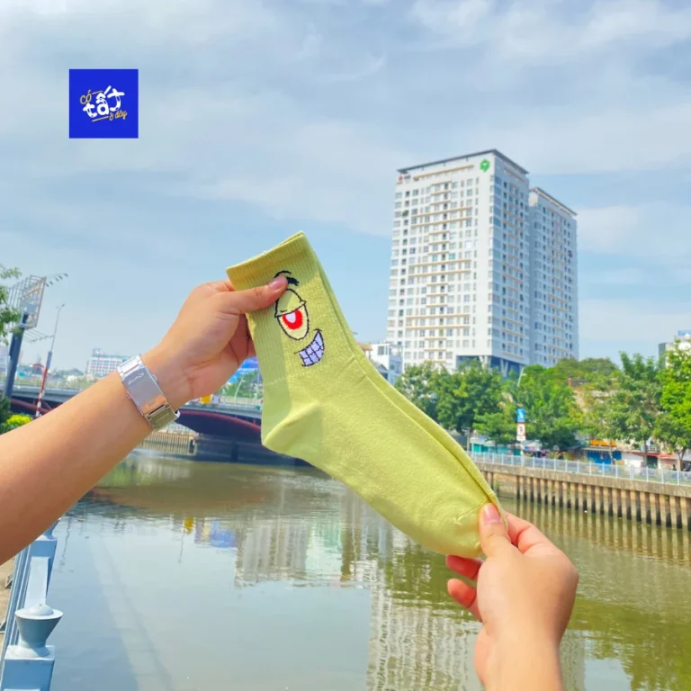 Tất Vớ Cổ Cao Xanh Lá Hoạ Tiết Mặt Cười