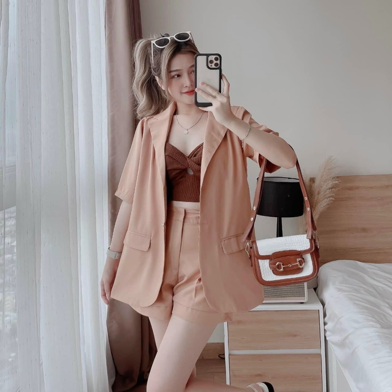 SET 3 MÓN VEST NÂU : KHOÁC VEST + CROP 2S XOẮN NGỰC + SHORT