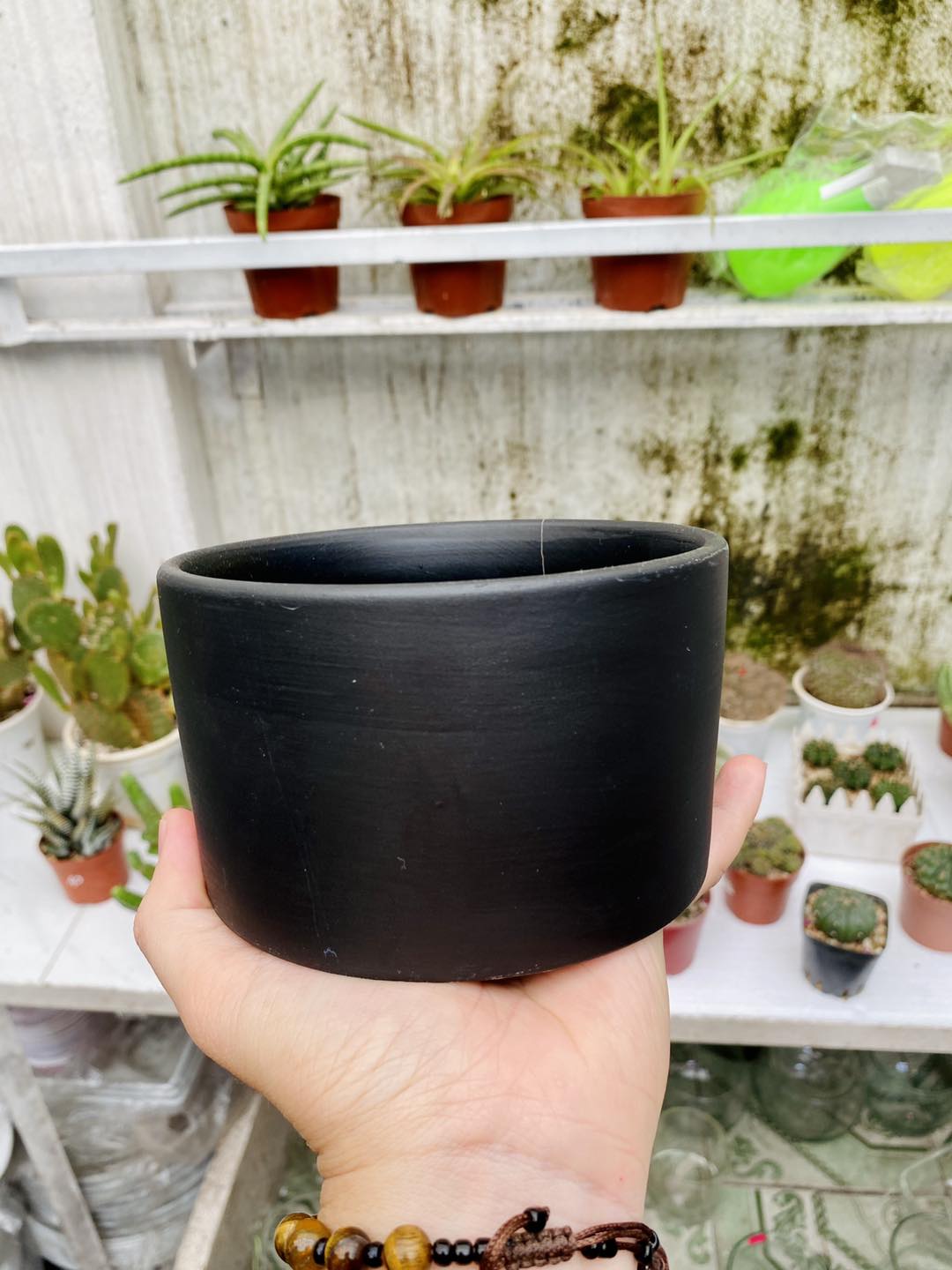 Chậu gốm đen