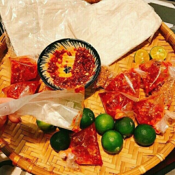 Bánh tráng sa tế  trộn tắc tươi