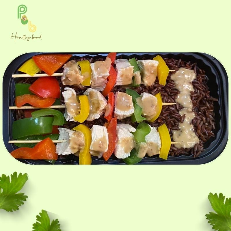 Ức gà + ớt chuông + gạo lứt