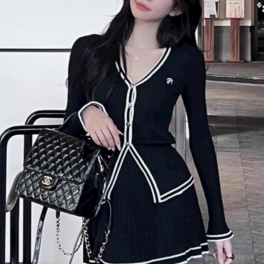 SET ÁO LEN BÈO PHỐI CHÂN VÁY XẾP LI NÂU