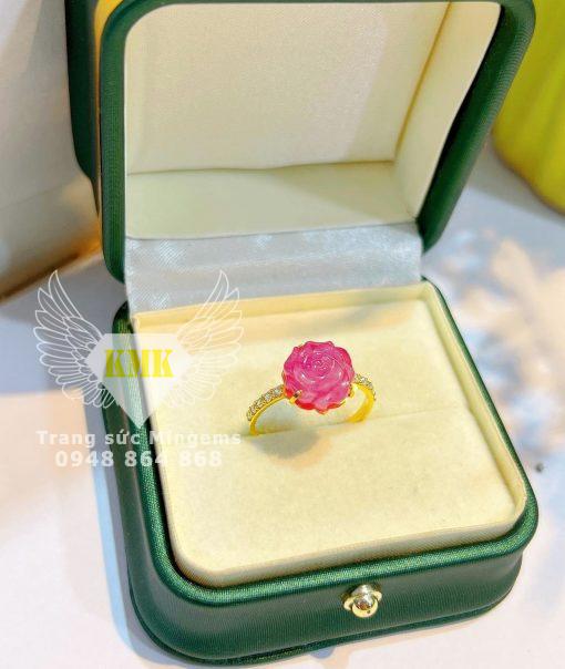 Nhẫn Hoa Hồng Ruby vàng 18k đính kèm kim cương tấm xuất sắc
