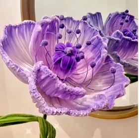 Hoa poppy khổng lồ làm từ kẽm nhung