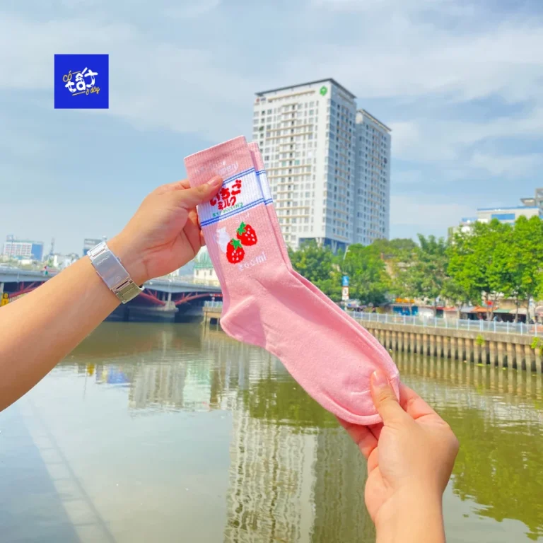 Tất Vớ Hồng Cổ Cao Hoạ Tiết Sữa Dâu