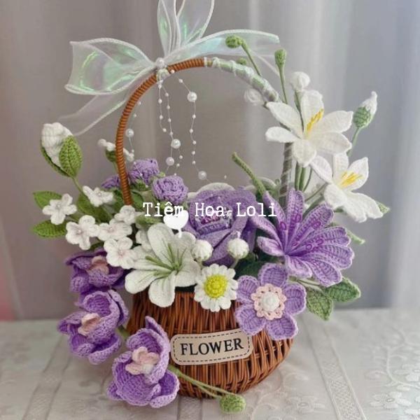Giỏ hoa len mix màu tím trắng đầy sang trọng