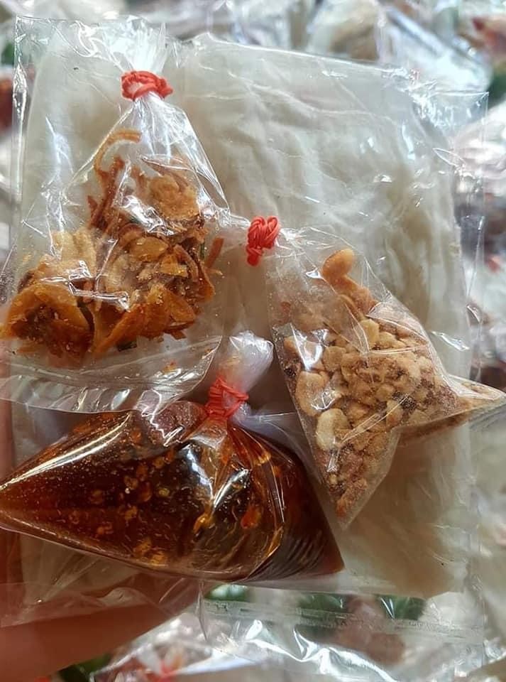 Bánh tráng chấm me