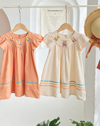 Đầm bé gái viền màu thêu họa tiết gấu dễ thương