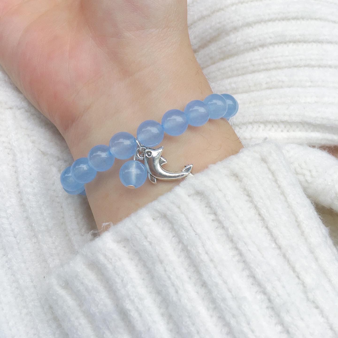 Vòng tay đá Aquamarine - Charm Cá heo