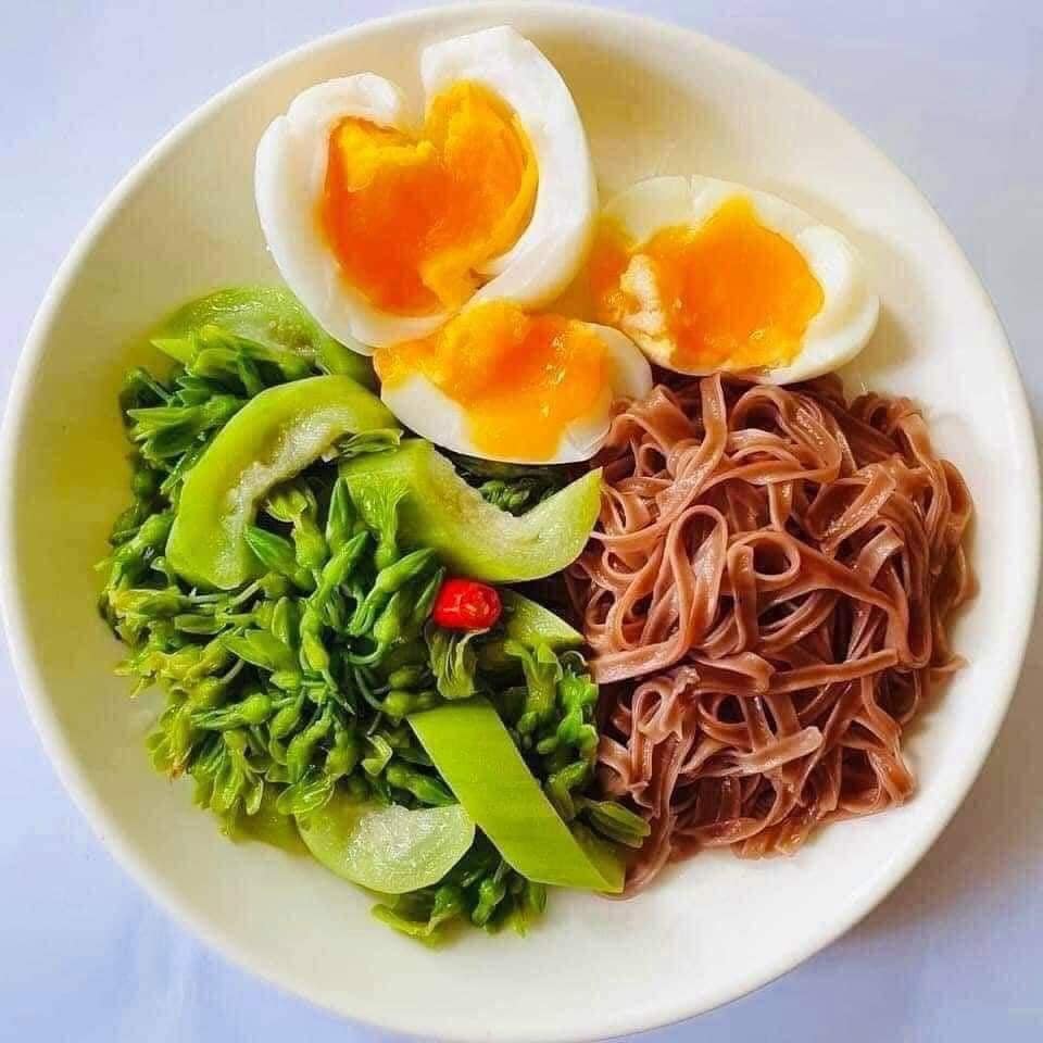 Phở gạo lứt eatclean Fourfood – Việt Nam