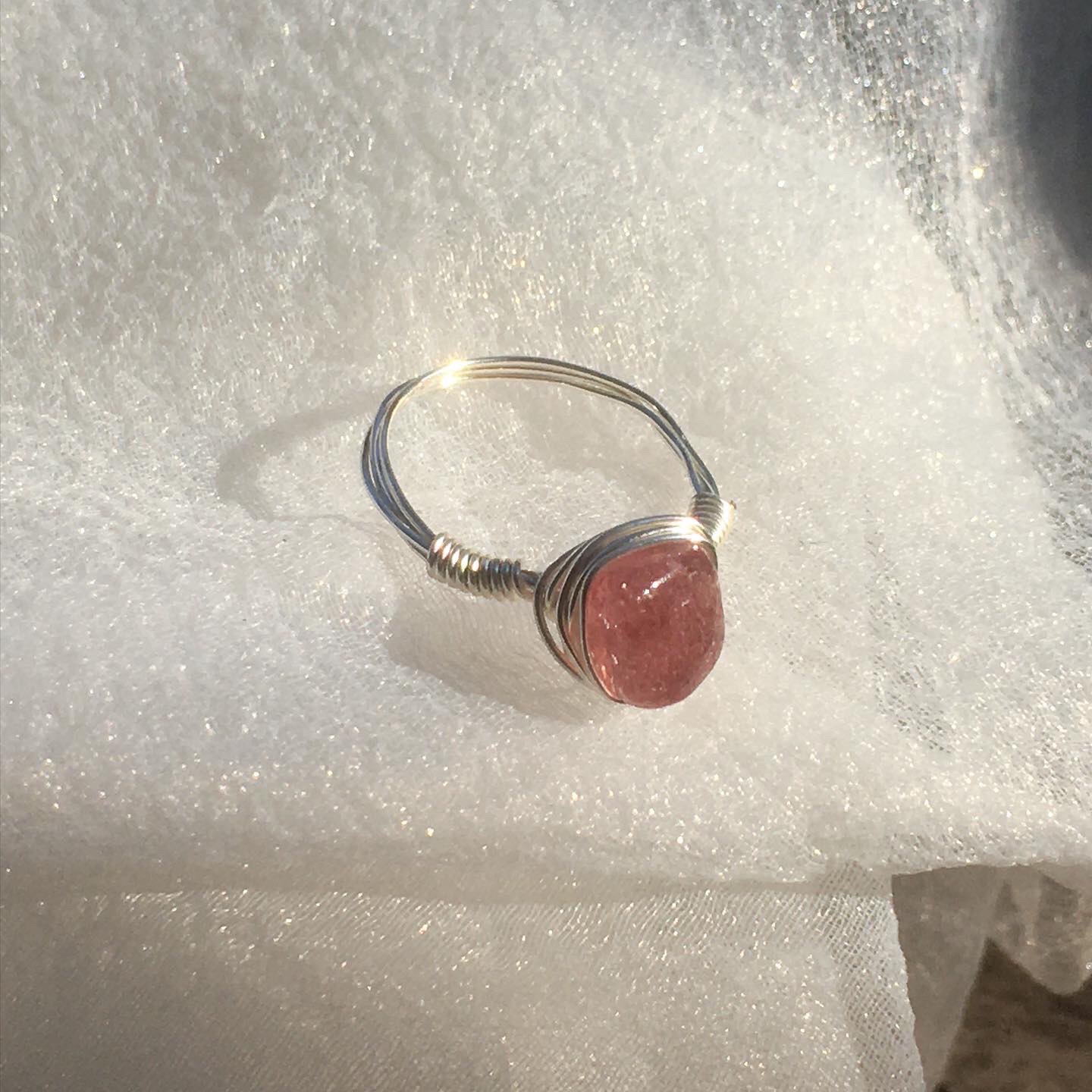 Nhẫn đá Stawberry Quartz