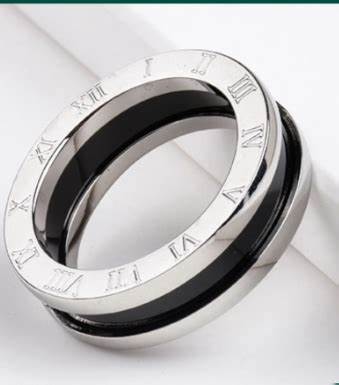 Nhẫn Titan Kí Tự La Mã