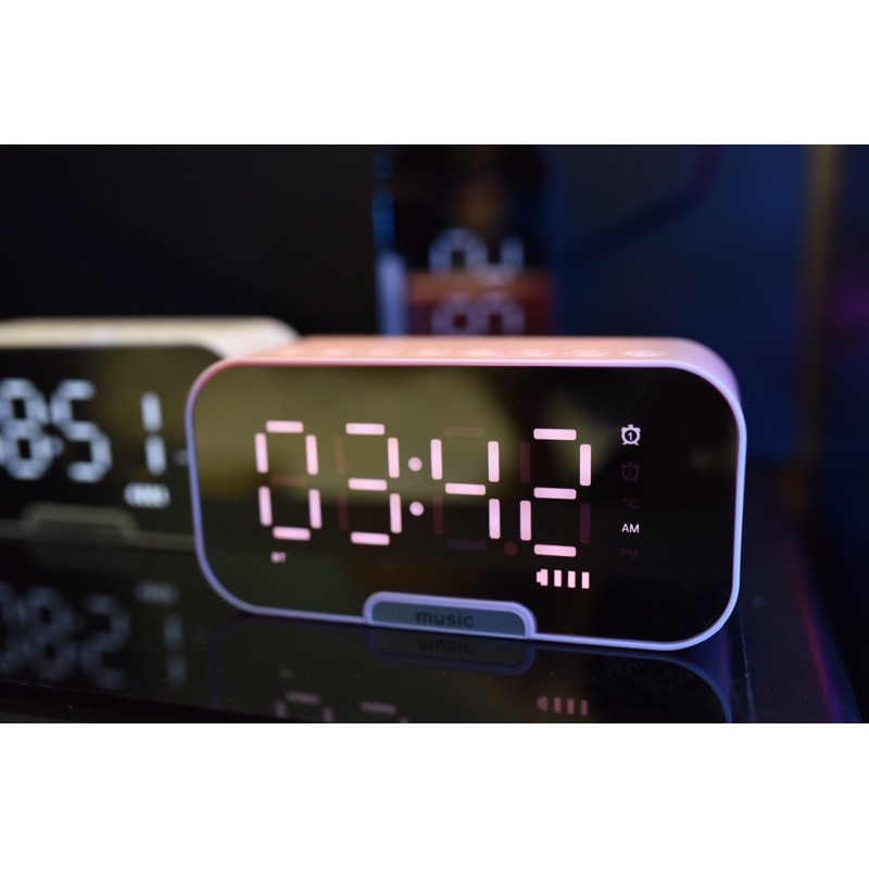 Loa Bluetooth Đồng Hồ Q5 Thông Minh Đa Năng Kiêm Báo Thức Nghe Đài FM