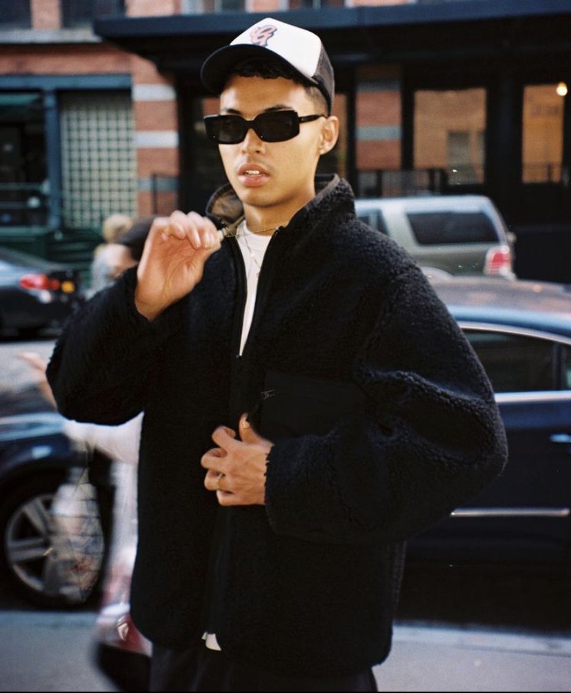 Kính mát THE OVAL CUTS  SEASON 1