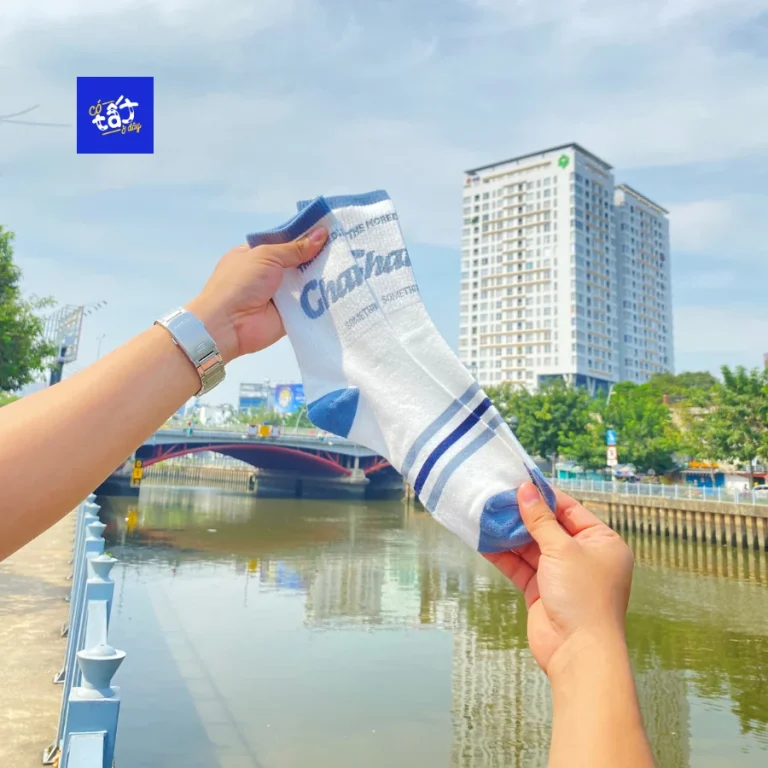 Tất Vớ Trắng Cổ Cao Hoạ Tiết Sọc Xanh