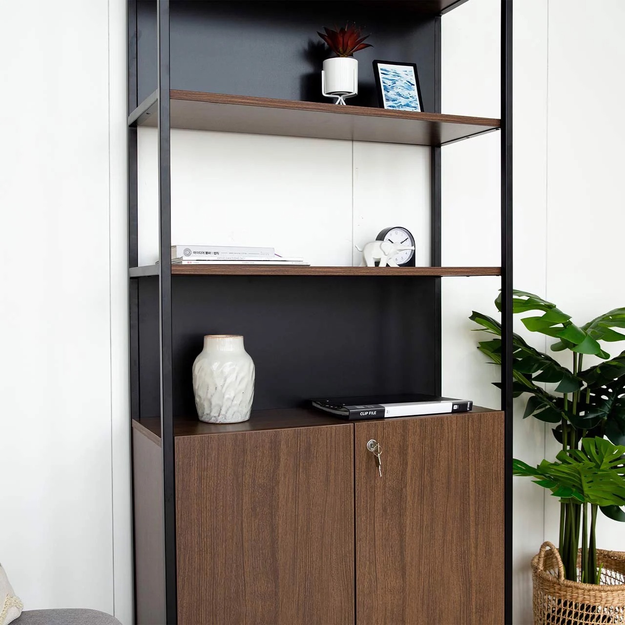 Kệ Để Sách Tủ Khóa WORKS