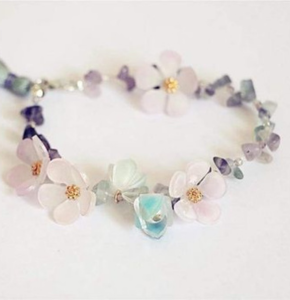 Vòng tay đá handmade thạch anh nhiều màu charm hoa