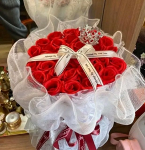 Bó hoa hồng 50 bông kèm vương niệm Hanaflower