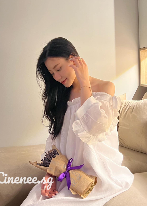 Đầm suông trễ vai