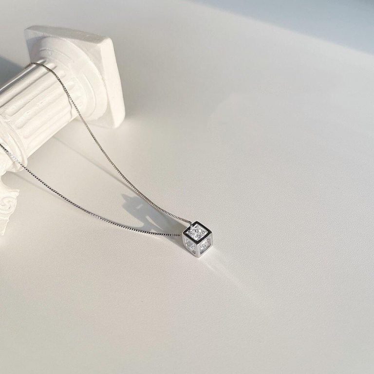 Dây chuyền lập phương nữ