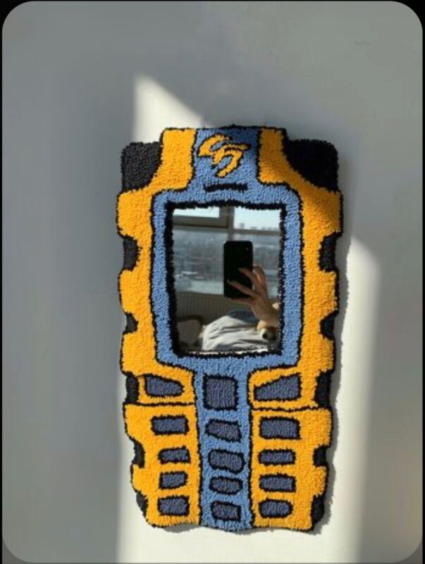 Gương thêu nổi - Hình điện thoại